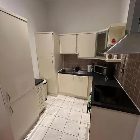 Deluxe In Talbot Street Sleeps 6 *