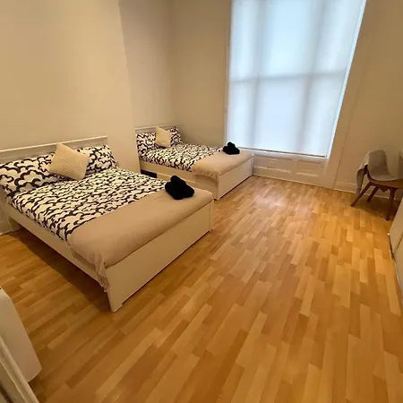 Apartment Deluxe In Talbot Street Sleeps 6 Dublin