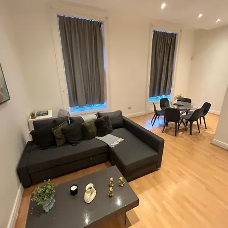 Deluxe In Talbot Street Sleeps 6 *